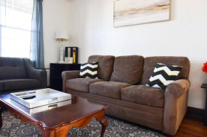 Beautiful 3 Bedroom Home Cozy Front and Back Porch